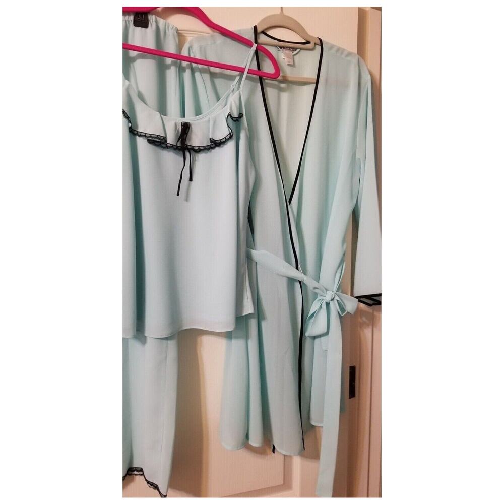 NWT'S - Nine & Company Women's Pajama Set Size L Blue Black Trim Lightweight